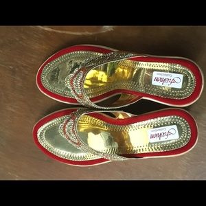 Nice embedded open toe slippers.